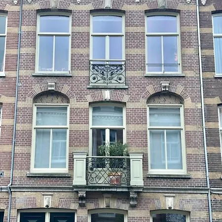 Bed & Breakfast Vondel 99 *